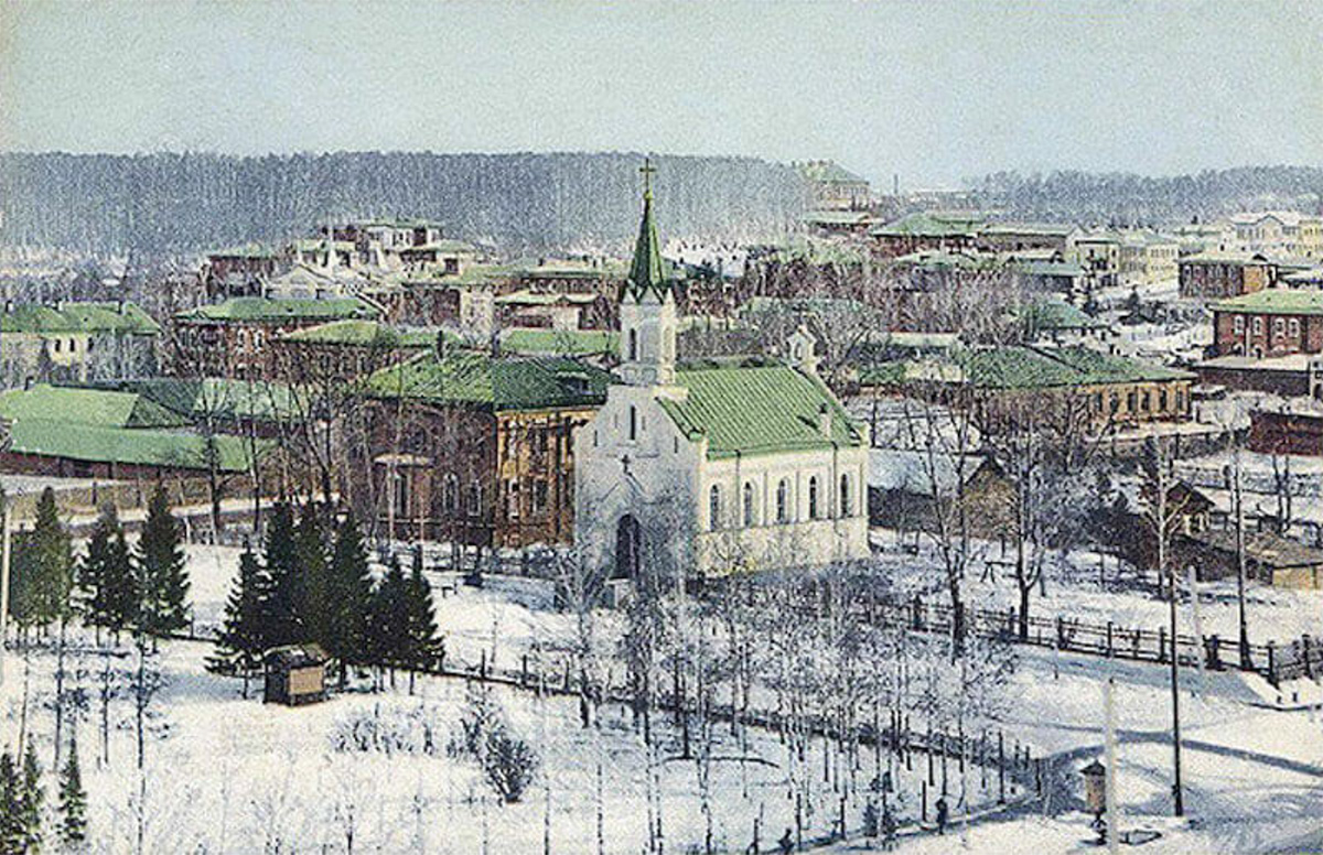 Летний театр и Лютеранская церковь